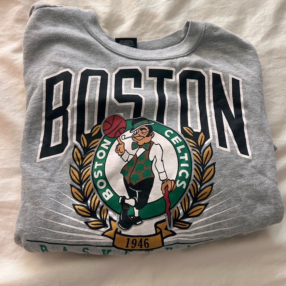 Cropped Boston Celtics Sweatshirt